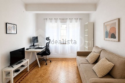 Apartamento T1 à venda na Avenida Almirante Reis