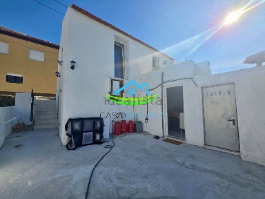 Moradia geminada à venda em Vila Verde