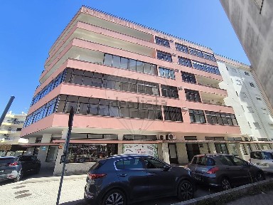 Apartamento T3 à venda na Rua das Azinheiras