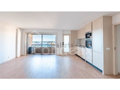 Apartamento T2 à venda na Rua Diogo Cassels, 127