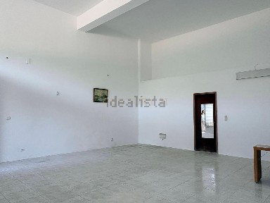 Espaço comercial à venda na Rua Cidade de Tomar, 24 a