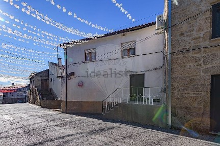 Moradia independente à venda na Rua Direita