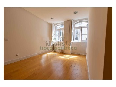 Arrendamento de apartamento T1 na Rua Ferreira Borges, 100