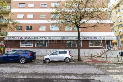 Espaço comercial à venda na Rua Domingos Sequeira, 12