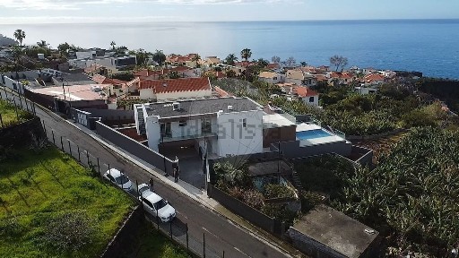 Moradia independente à venda na Travessa das Quebradas de Baixo s/n