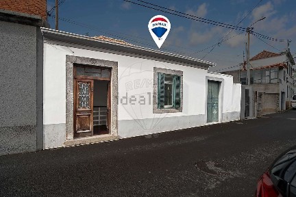 Moradia independente à venda no Beco do Pão Duro