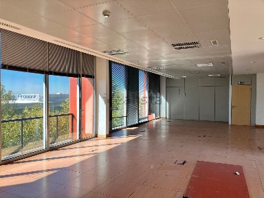 Arrendamento de escritório com espaços partilhados na Rua Rui Teles Palhinha, 8