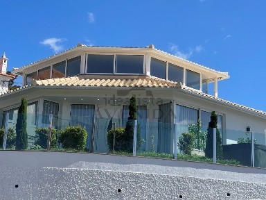 Moradia independente à venda no Caminho de Santo António