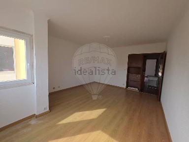 Arrendamento de apartamento T4 na Rua dos Estudantes