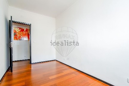 Arrendamento de apartamento T2 na Rua Coronel Luna de Oliveira