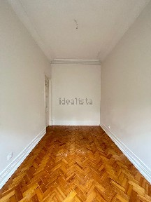 Arrendamento de apartamento T4 na Avenida António Augusto de Aguiar