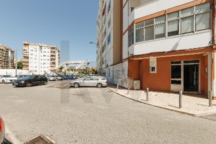 Arrendamento de apartamento T1 na Praceta Luís de Freitas Branco, 5