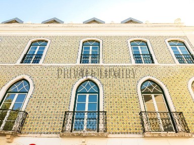 Moradia geminada à venda na Alfama