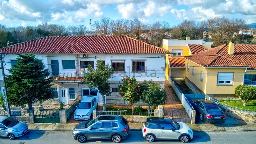 Arrendamento de apartamento T3 na Rua Santa Luzia, 33