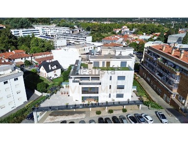 Arrendamento de apartamento T2 na Rua Doutor Cassiano José de Azevedo Baptista