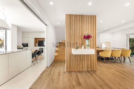 Apartamento T4 à venda na Avenida Engenheiro António de Azevedo Coutinho
