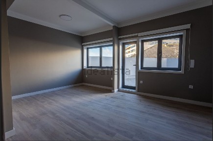 Arrendamento de apartamento T3 na Rua do Barão de Forrester