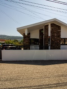 Moradia geminada à venda na Rua Portelinha dos Remédios