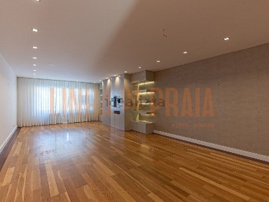 Apartamento T4 à venda na Foz