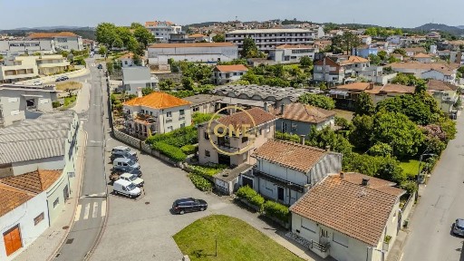Apartamento T4 à venda na Rua Rainha Santa Isabel