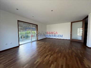 Apartamento T3 à venda na Fernão Magalhães - Joaquim Urbano