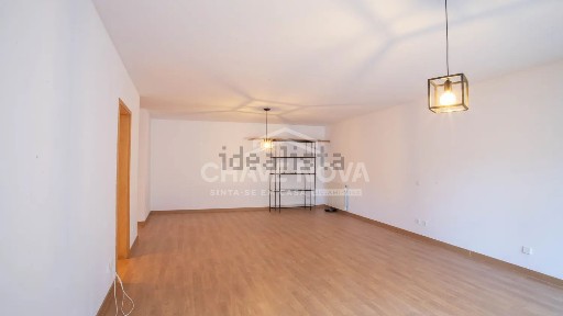 Apartamento T3 à venda na Rua Manuel Moreira Barros