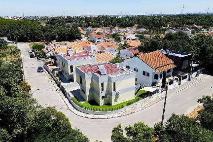 Moradia independente à venda nos Foros de Amora