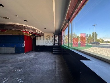 Espaço comercial à venda na Rua José Farinha, 28 b