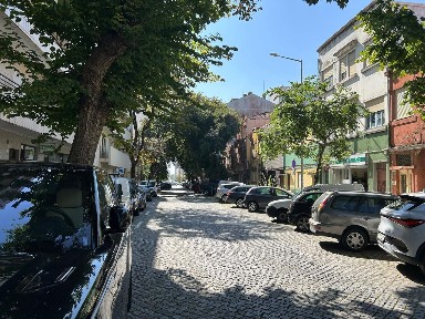 Moradia em banda à venda na Rua Dom João i