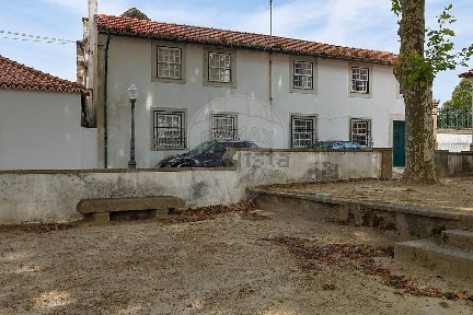 Moradia independente à venda na Foz