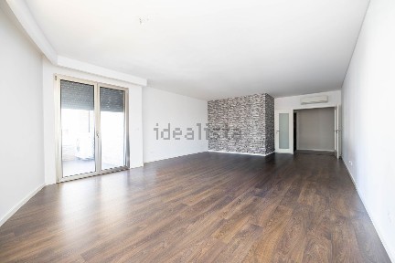 Arrendamento de apartamento T4 na Avenida Diogo Cão