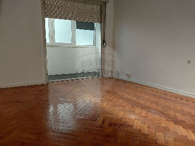 Arrendamento de apartamento T2 em Telheiras