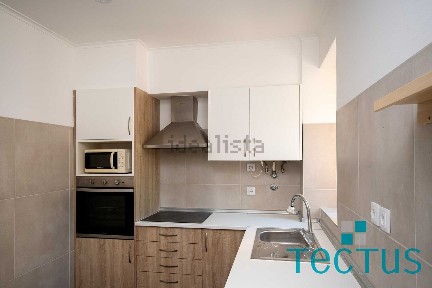 Arrendamento de apartamento T2 na Rua Martin de Freitas s/n