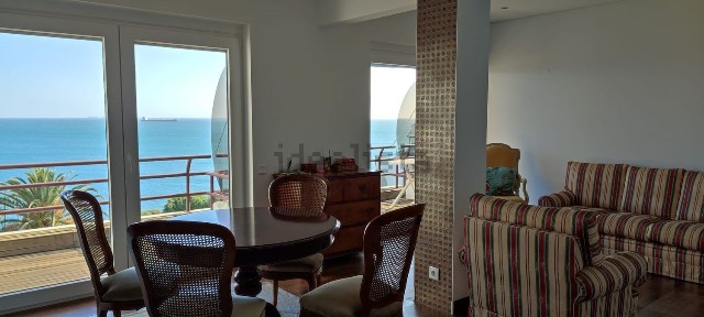 Arrendamento de apartamento T5 na Rua Sacadura Cabral, 315