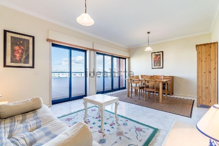 Arrendamento de apartamento T3 na Avenida Fernando Pessoa, 10