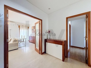 Arrendamento de apartamento T3 na Rua do Colégio Militar, 17