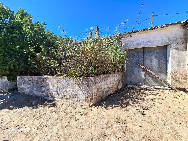 Moradia independente à venda em 9wh4+73 Santa Clara-a-Nova e Gomes Aires, Portugal