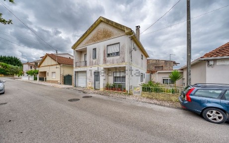 Moradia independente à venda em Rio Maior