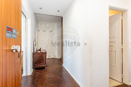 Apartamento T3 à venda na Rua Tomás de Figueiredo