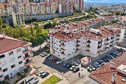 Apartamento T2 à venda na Rua António Lopes Ribeiro, 20