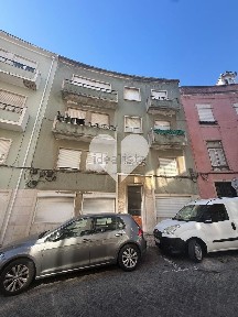 Apartamento T1 à venda na Rua do Funchal, 11