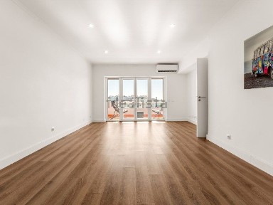 Apartamento T2 à venda na Avenida Gonçalo Velho Cabral