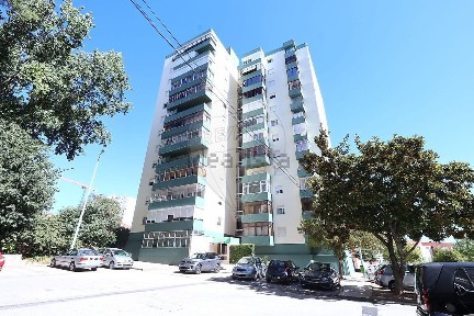 Apartamento T2 à venda na Avenida João Branco Núncio
