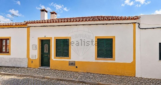 Moradia independente à venda na Póvoa de São Miguel
