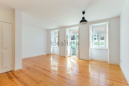 Apartamento T2 à venda na Rua da Atalaia, 191