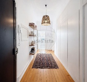 Apartamento T3 à venda na Rua Cavaleiro de Oliveira