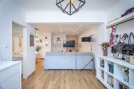 Apartamento T2 à venda na Avenida Chaby Pinheiro