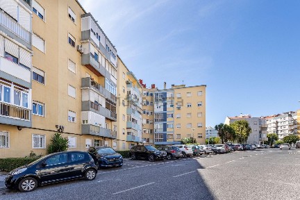 Apartamento T3 à venda na Póvoa de Santo Adrião e Olival Basto