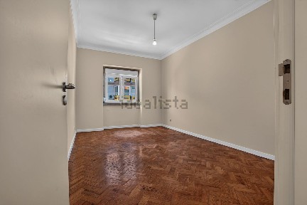 Apartamento T2 à venda na Rua Portugal Durão, 18