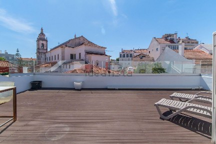 Apartamento T8 à venda na Rua da Arrábida s/n